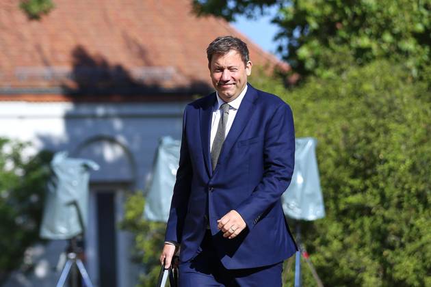 Neuhardenberg, Brandenburg, Deutschland, 25.08.2026: Schloss Neuhardenberg: Kabinettsklausur: Bundesminister der Finanzen Lars Klingbeil (SPD) bei der Ankunft Copyright: xdtsxNachrichtenagenturx dts_131028
