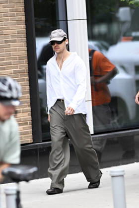 Harry Styles spotted on a walk in New York City ahead of his 30 show Madison Square Garden residency. The popstar looked cool in an oversized white shirt, tailored trousers and loafers Featuring: Harry Styles Where: New York City, New York, United States When: 25 Aug 2026 Credit: Elder Ordonez INSTARimages EDITORIAL USE ONLY. NOT FOR USE BY NEWSPAPERS BASED IN THE UK. Copyright: xx instar55944540