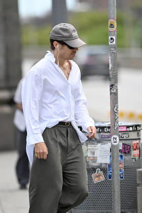 Harry Styles spotted on a walk in New York City ahead of his 30 show Madison Square Garden residency. The popstar looked cool in an oversized white shirt, tailored trousers and loafers Featuring: Harry Styles Where: New York City, New York, United States When: 25 Aug 2026 Credit: Elder Ordonez INSTARimages EDITORIAL USE ONLY. NOT FOR USE BY NEWSPAPERS BASED IN THE UK. Copyright: xx instar55944535