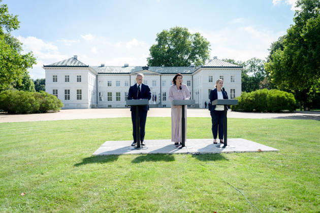 Schloss Neuhardenberg, Kabinettssitzung Schloss Neuhardenberg, Kabinettssitzung, Bundesregierung, Verena Hubertz, Bundesministerin, Wohnen, Bauwesen Karsten Wildberger, Bundesminister, Digitales Dorothee Bär, Bundesministerin, Forschung Berlin Berlin GER