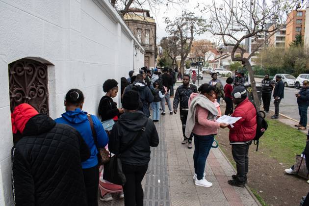 Haitians seek immigration regularization in Santiago SANTIAGO, CHILE, AUGUST 25, 2026: Haitian citizens gather at the Consulate of Haiti in Santiago to complete paperwork related to the regularization of their immigration status in Chile. Santiago Chile Copyright: x xVicentexAsenciox xJNAxPressx