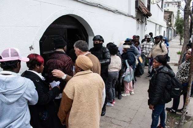 Haitians seek immigration regularization in Santiago SANTIAGO, CHILE, AUGUST 25, 2026: Haitian citizens gather at the Consulate of Haiti in Santiago to complete paperwork related to the regularization of their immigration status in Chile. Santiago Chile Copyright: x xVicentexAsenciox xJNAxPressx