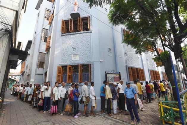 India Saint Teresa People from underprivileged communities wait for free meals outside the Missionaries of Charity on Saint Teresa of Calcutta™s 116th birth anniversary in Kolkata, India, Wednesday, August 26, 2026. Photo by Debajyoti Chakraborty.(Photo: Debajyoti Chakraborty News Images) Kolkata West Bengal India Copyright: xDebajyotixChakrabortyx NewsxImagesx