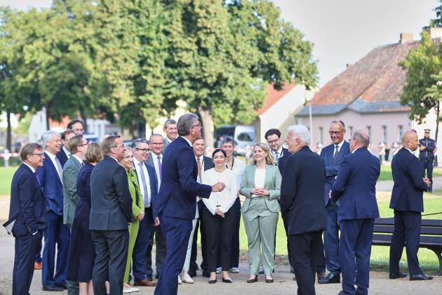 Neuhardenberg, Brandenburg, Deutschland, 26.08.2026: Schloss Neuhardenberg: Kabinettsklausur: Bundeskanzler Friedrich Merz (CDU) und seinKabinett werden an der Schinkel-Kirche begrüßt. Copyright: xdtsxNachrichtenagenturx dts_131118