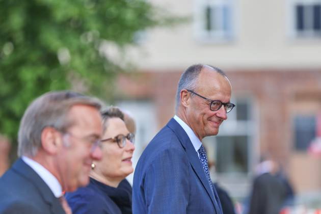 Neuhardenberg, Brandenburg, Deutschland, 26.08.2026: Schloss Neuhardenberg: Kabinettsklausur: Bundesminister der Verteidigung Boris Pistorius (SPD), Bundesministerin der Justiz und für Verbraucherschutz Stefanie Hubig (SPD) und Bundeskanzler Friedrich Merz (CDU) Copyright: xdtsxNachrichtenagenturx dts_131119