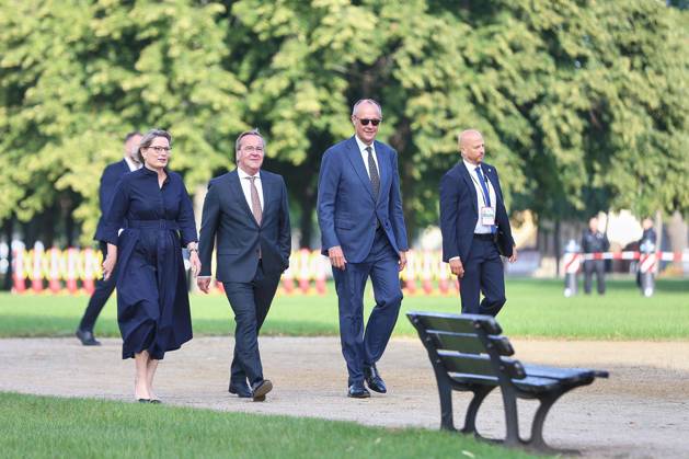 Neuhardenberg, Brandenburg, Deutschland, 26.08.2026: Schloss Neuhardenberg: Kabinettsklausur: Bundesministerin der Justiz und für Verbraucherschutz Stefanie Hubig (SPD), Bundesminister der Verteidigung Boris Pistorius (SPD) und Bundeskanzler Friedrich Merz (CDU) Copyright: xdtsxNachrichtenagenturx dts_131120