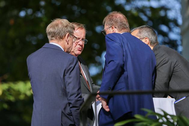 Neuhardenberg, Brandenburg, Deutschland, 26.08.2026: Schloss Neuhardenberg: Kabinettsklausur: Im Gespräch unter anderem Bundesminister des Auswärtigen Johann Wadephul (CDU), Bundesminister der Verteidigung Boris Pistorius (SPD) und Bundesminister des Innern Alexander Dobrindt (CSU) Copyright: xdtsxNachrichtenagenturx dts_131149