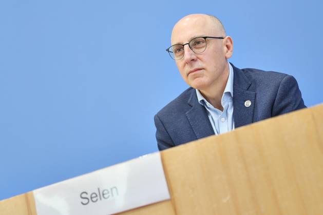 Berlin, Deutschland, 26.08.2026: Bundespressekonferenz: Vorstellung der Wirtschaftsschutzstudie 2026: Sinan Selen, Vizepräsident des Bundesamtes für Verfassungsschutz (BfV) Copyright: xdtsxNachrichtenagenturx dts_131157