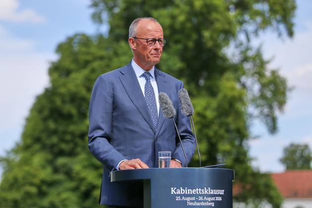 Neuhardenberg, Brandenburg, Deutschland, 26.08.2026: Schloss Neuhardenberg: Kabinettsklausur: Pressekonferenz zum Abschluss der Kabinettsklausur mit Bundeskanzler Friedrich Merz (CDU) Copyright: xdtsxNachrichtenagenturx dts_131181