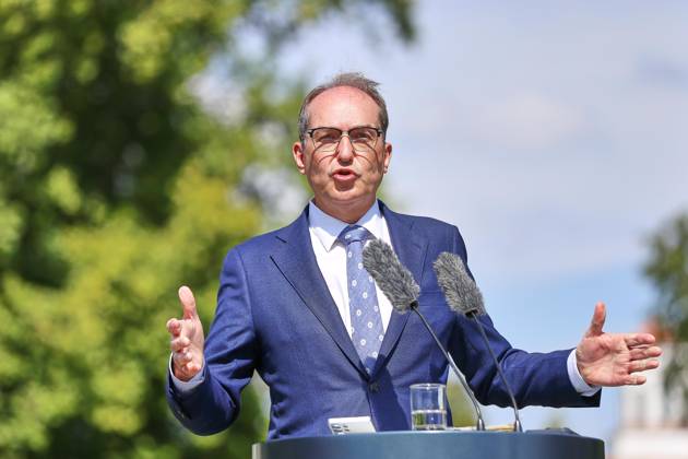 Neuhardenberg, Brandenburg, Deutschland, 26.08.2026: Schloss Neuhardenberg: Kabinettsklausur: Bundesminister des Innern Alexander Dobrindt (CSU) Copyright: xdtsxNachrichtenagenturx dts_131201