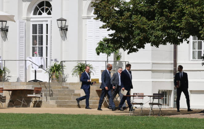 Bundeskabinett Klausur Neuhardenberg und Cola Yero26.08.2026, Germany, Bradenburg, Schloss Neuhardenberg, Neuhardenberg, Bundesregierung, Kabinettsklausur auf Schloss Neuhardenberg mit Bundeskanzler Friedrich Merz Pressekonferenz , mit Lars Klingbeil SPD und Alexander Dobrindt CSU Neuhardenberg Brandenburg Germany