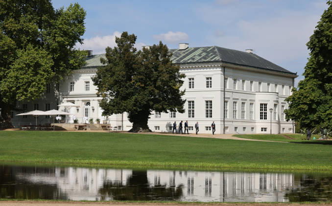 Bundeskabinett Klausur Neuhardenberg und Cola Yero26.08.2026, Germany, Bradenburg, Schloss Neuhardenberg, Neuhardenberg, Bundesregierung, Kabinettsklausur auf Schloss Neuhardenberg mit Bundeskanzler Friedrich Merz Pressekonferenz , mit Lars Klingbeil SPD und Alexander Dobrindt CSU Neuhardenberg Brandenburg Germany