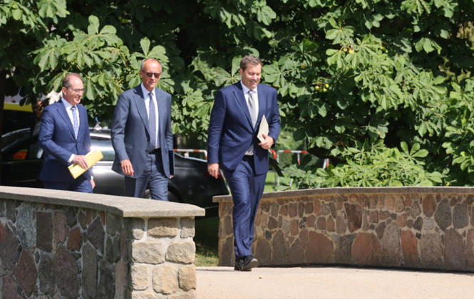 Bundeskabinett Klausur Neuhardenberg und Cola Yero26.08.2026, Germany, Bradenburg, Schloss Neuhardenberg, Neuhardenberg, Bundesregierung, Kabinettsklausur auf Schloss Neuhardenberg mit Bundeskanzler Friedrich Merz Pressekonferenz , mit Lars Klingbeil SPD und Alexander Dobrindt CSU Neuhardenberg Brandenburg Germany
