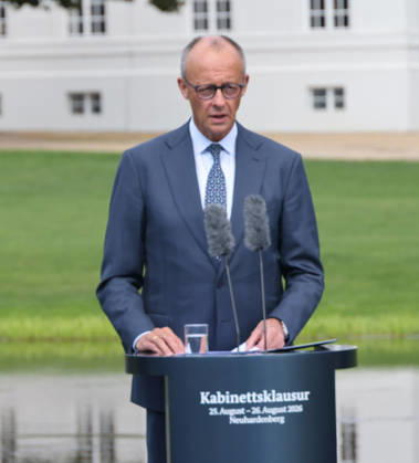 Bundeskabinett Klausur Neuhardenberg und Cola Yero26.08.2026, Germany, Bradenburg, Schloss Neuhardenberg, Neuhardenberg, Bundesregierung, Kabinettsklausur auf Schloss Neuhardenberg mit Bundeskanzler Friedrich Merz Pressekonferenz , mit Lars Klingbeil SPD und Alexander Dobrindt CSU Neuhardenberg Brandenburg Germany