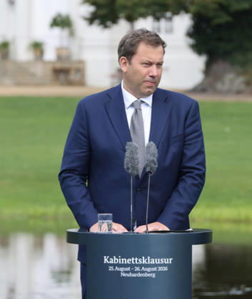 Bundeskabinett Klausur Neuhardenberg und Cola Yero26.08.2026, Germany, Bradenburg, Schloss Neuhardenberg, Neuhardenberg, Bundesregierung, Kabinettsklausur auf Schloss Neuhardenberg mit Bundeskanzler Friedrich Merz Pressekonferenz , mit Lars Klingbeil SPD und Alexander Dobrindt CSU Neuhardenberg Brandenburg Germany