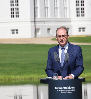 Bundeskabinett Klausur Neuhardenberg und Cola Yero26.08.2026, Germany, Bradenburg, Schloss Neuhardenberg, Neuhardenberg, Bundesregierung, Kabinettsklausur auf Schloss Neuhardenberg mit Bundeskanzler Friedrich Merz Pressekonferenz , mit Lars Klingbeil SPD und Alexander Dobrindt CSU Neuhardenberg Brandenburg Germany