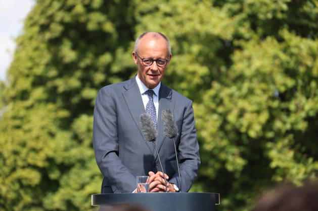 Bundeskabinett Klausur Neuhardenberg und Cola Yero26.08.2026, Germany, Bradenburg, Schloss Neuhardenberg, Neuhardenberg, Bundesregierung, Kabinettsklausur auf Schloss Neuhardenberg mit Bundeskanzler Friedrich Merz Pressekonferenz , mit Lars Klingbeil SPD und Alexander Dobrindt CSU Neuhardenberg Brandenburg Germany