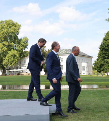 Bundeskabinett Klausur Neuhardenberg und Cola Yero26.08.2026, Germany, Bradenburg, Schloss Neuhardenberg, Neuhardenberg, Bundesregierung, Kabinettsklausur auf Schloss Neuhardenberg mit Bundeskanzler Friedrich Merz Pressekonferenz , mit Lars Klingbeil SPD und Alexander Dobrindt CSU Neuhardenberg Brandenburg Germany