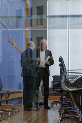 Wirtschaftsschutzstudie 2026 2026-08-26 Deutschland, Berlin Bundespressekonferenz: Bitkom-Präsident Dr. Ralf Wintergerst (r.) und der Präsident des Bundesamts für Verfassungsschutz (BfV), Sinan Selen, stellen die Wirtschaftsschutzstudie 2026 vor.