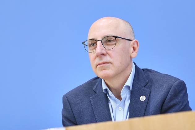 Berlin, Deutschland, 26.08.2026: Bundespressekonferenz: Vorstellung der Wirtschaftsschutzstudie 2026: Sinan Selen, Vizepräsident des Bundesamtes für Verfassungsschutz (BfV) Copyright: xdtsxNachrichtenagenturx dts_131169