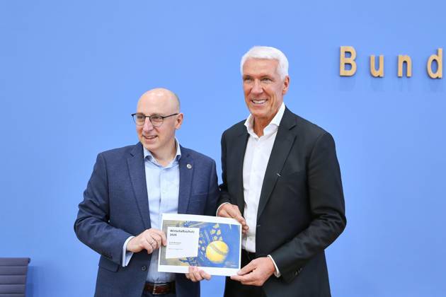 Berlin, Deutschland, 26.08.2026: Bundespressekonferenz: Vorstellung der Wirtschaftsschutzstudie 2026: Sinan Selen, Vizepräsident des Bundesamtes für Verfassungsschutz (BfV) und Ralf Wintergerst, Bitkom-Präsident Copyright: xdtsxNachrichtenagenturx dts_131175