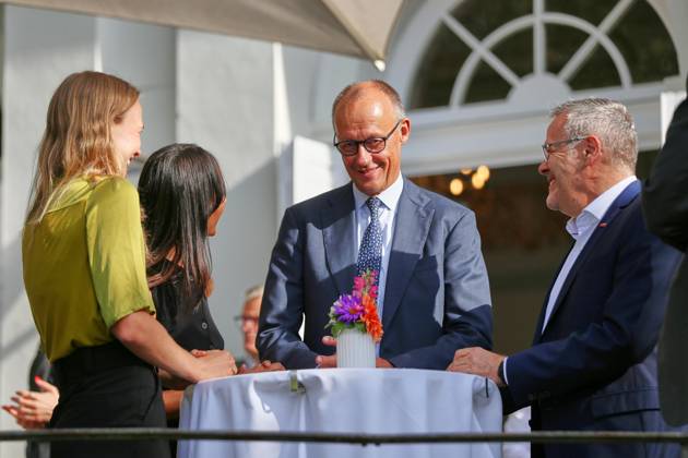 Neuhardenberg, Brandenburg, Deutschland, 26.08.2026: Schloss Neuhardenberg: Kabinettsklausur: Ruth Bosse, Judith Dada, Bundeskanzler Friedrich Merz (CDU) und Jörg Dittrich Copyright: xdtsxNachrichtenagenturx dts_131335