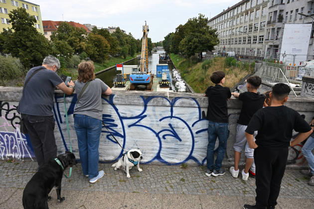 WWII bomb discovered in Berlin BERLIN, GERMANY - AUGUST 26: A site near the Neukoelln Ship Canal, where an unexploded World War II bomb was discovered during construction work is seen in Berlin, Germany, on August 26, 2026. The bomb is due to be defused later in the day, and the exclusion zone may be extended, potentially affecting residential buildings, schools, daycare centres and a nursing home. Volodymyr Sindieiev Anadolu Berlin Germany. Editorial use only. Please get in touch for any other usage.  Copyright: x2026xAnadoluxVolodymyrxSindieievx