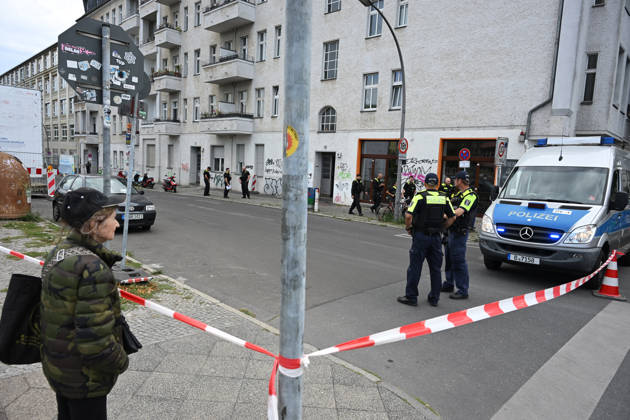 WWII bomb discovered in Berlin BERLIN, GERMANY - AUGUST 26: Police officers are seen near the Neukoelln Ship Canal, where an unexploded World War II bomb was discovered during construction work in Berlin, Germany, on August 26, 2026. The bomb is due to be defused later in the day, and the exclusion zone may be extended, potentially affecting residential buildings, schools, daycare centres and a nursing home. Volodymyr Sindieiev Anadolu Berlin Germany. Editorial use only. Please get in touch for any other usage.  Copyright: x2026xAnadoluxVolodymyrxSindieievx