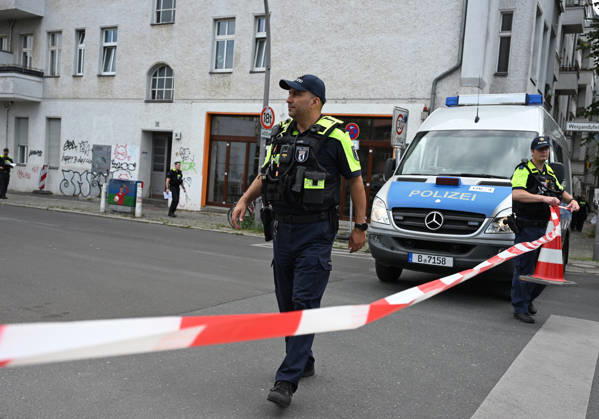 WWII bomb discovered in Berlin BERLIN, GERMANY - AUGUST 26: Police officers are seen near the Neukoelln Ship Canal, where an unexploded World War II bomb was discovered during construction work in Berlin, Germany, on August 26, 2026. The bomb is due to be defused later in the day, and the exclusion zone may be extended, potentially affecting residential buildings, schools, daycare centres and a nursing home. Volodymyr Sindieiev Anadolu Berlin Germany. Editorial use only. Please get in touch for any other usage.  Copyright: x2026xAnadoluxVolodymyrxSindieievx