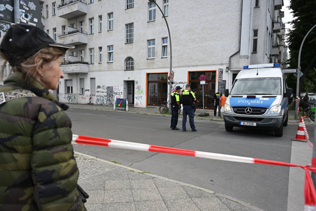 WWII bomb discovered in Berlin BERLIN, GERMANY - AUGUST 26: Police officers are seen near the Neukoelln Ship Canal, where an unexploded World War II bomb was discovered during construction work in Berlin, Germany, on August 26, 2026. The bomb is due to be defused later in the day, and the exclusion zone may be extended, potentially affecting residential buildings, schools, daycare centres and a nursing home. Volodymyr Sindieiev Anadolu Berlin Germany. Editorial use only. Please get in touch for any other usage.  Copyright: x2026xAnadoluxVolodymyrxSindieievx