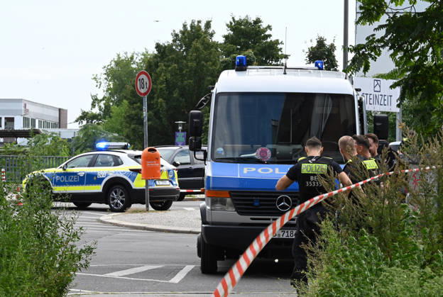 WWII bomb discovered in Berlin BERLIN, GERMANY - AUGUST 26: Police officers are seen near the Neukoelln Ship Canal, where an unexploded World War II bomb was discovered during construction work in Berlin, Germany, on August 26, 2026. The bomb is due to be defused later in the day, and the exclusion zone may be extended, potentially affecting residential buildings, schools, daycare centres and a nursing home. Volodymyr Sindieiev Anadolu Berlin Germany. Editorial use only. Please get in touch for any other usage.  Copyright: x2026xAnadoluxVolodymyrxSindieievx