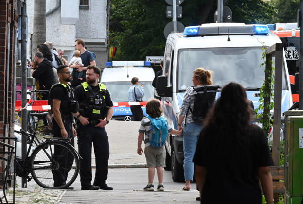 WWII bomb discovered in Berlin BERLIN, GERMANY - AUGUST 26: Police officers are seen near the Neukoelln Ship Canal, where an unexploded World War II bomb was discovered during construction work in Berlin, Germany, on August 26, 2026. The bomb is due to be defused later in the day, and the exclusion zone may be extended, potentially affecting residential buildings, schools, daycare centres and a nursing home. Volodymyr Sindieiev Anadolu Berlin Germany. Editorial use only. Please get in touch for any other usage.  Copyright: x2026xAnadoluxVolodymyrxSindieievx