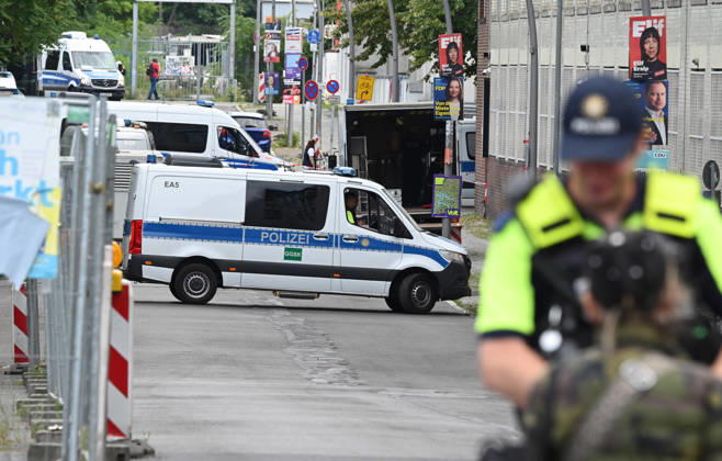WWII bomb discovered in Berlin BERLIN, GERMANY - AUGUST 26: Police officers are seen near the Neukoelln Ship Canal, where an unexploded World War II bomb was discovered during construction work in Berlin, Germany, on August 26, 2026. The bomb is due to be defused later in the day, and the exclusion zone may be extended, potentially affecting residential buildings, schools, daycare centres and a nursing home. Volodymyr Sindieiev Anadolu Berlin Germany. Editorial use only. Please get in touch for any other usage.  Copyright: x2026xAnadoluxVolodymyrxSindieievx