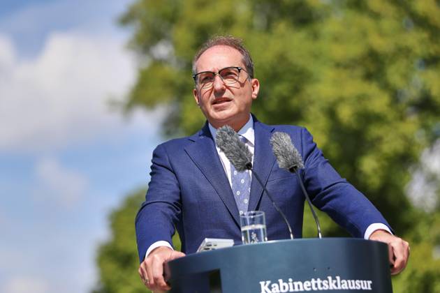 Neuhardenberg, Brandenburg, Deutschland, 26.08.2026: Schloss Neuhardenberg: Kabinettsklausur: Pressekonferenz zum Abschluss der Kabinettsklausur mit Bundesminister des Innern Alexander Dobrindt (CSU) Copyright: xdtsxNachrichtenagenturx dts_131287