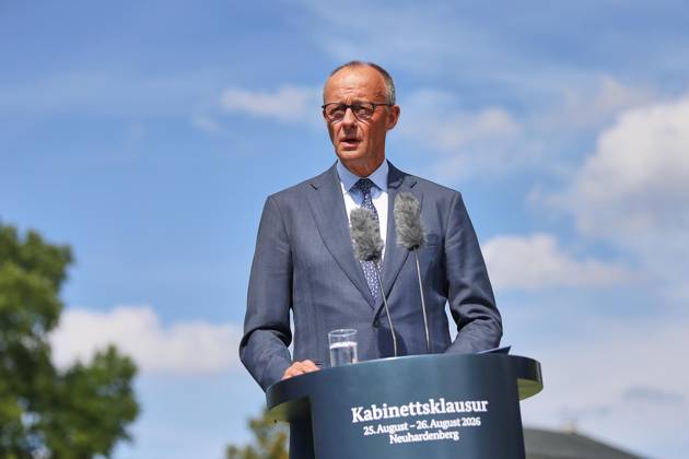 Neuhardenberg, Brandenburg, Deutschland, 26.08.2026: Schloss Neuhardenberg: Kabinettsklausur: Pressekonferenz zum Abschluss der Kabinettsklausur mit Bundeskanzler Friedrich Merz (CDU) Copyright: xdtsxNachrichtenagenturx dts_131255