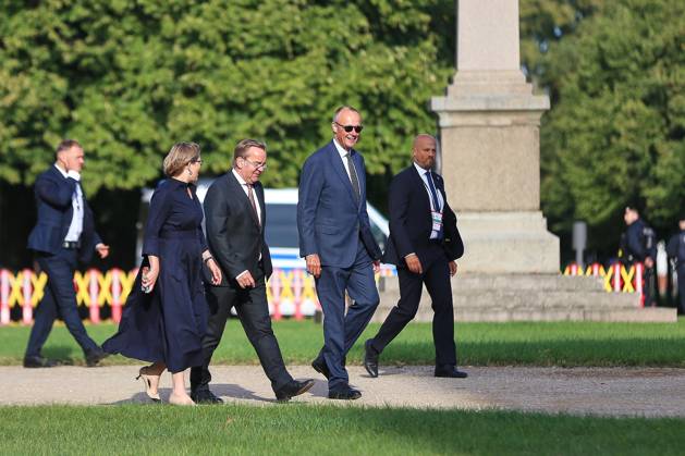 Neuhardenberg, Brandenburg, Deutschland, 26.08.2026: Schloss Neuhardenberg: Kabinettsklausur: Bundesministerin der Justiz und für Verbraucherschutz Stefanie Hubig (SPD), Bundesminister der Verteidigung Boris Pistorius (SPD) und Bundeskanzler Friedrich Merz (CDU) Copyright: xdtsxNachrichtenagenturx dts_131362