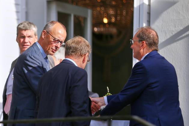 Neuhardenberg, Brandenburg, Deutschland, 26.08.2026: Schloss Neuhardenberg: Kabinettsklausur: Bundeskanzler Friedrich Merz (CDU), Bundesminister des Auswärtigen Johann Wadephul (CDU) und Bundesminister des Innern Alexander Dobrindt (CSU) Copyright: xdtsxNachrichtenagenturx dts_131348