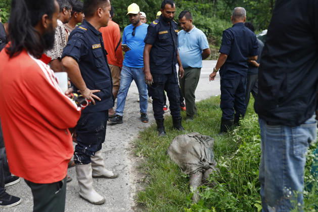 August 26, 2026, Nuwakot, Nepal: The body of a woman is pictured on the ground after recovery efforts from buildings and infrastructure that were damaged along the swollen Trishuli River following a massive flash flood triggered by an avalanche of ice and rock in the upper Lhende River on the Tibetan side, in Nuwakot district, Nepal, on Wednesday, August 26, 2026. The sudden flood swept through communities along the Bhote Koshi and Trishuli river systems, destroying homes, roads and bridges and leaving widespread devastation downstream. Nuwakot Nepal  - ZUMAg200 20260826_zap_g200_001 Copyright: xSkandaxGautamx