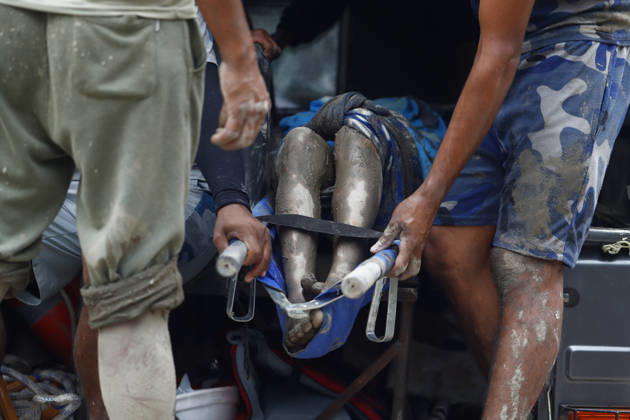 August 26, 2026, Nuwakot, Nepal: A dead body is pictured inside a rescue vehicle as buildings and infrastructure were damaged along the swollen Trishuli River following a massive flash flood triggered by an avalanche of ice and rock in the upper Lhende River on the Tibetan side, in Nuwakot district, Nepal, on Wednesday, August 26, 2026. The sudden flood swept through communities along the Bhote Koshi and Trishuli river systems, destroying homes, roads and bridges and leaving widespread devastation downstream. Nuwakot Nepal - ZUMAg200 20260826_zap_g200_006 Copyright: xSkandaxGautamx