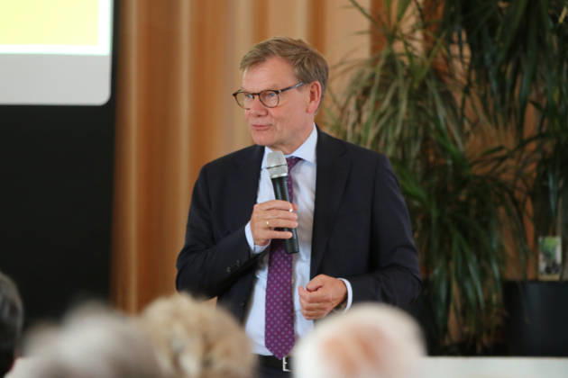 26.08.2026 Politik CDU Bürgerdialog mit Dr. Johann Wadephul, Sepp Müller und Dr. Anja Schneider Kornhaus Dessau Dr. Johann Wadephul (CDU, MdB, Bundesminister des Auswärtigen) während des Bürgerdialogs. Dessau-Roßlau Sachsen-Anhalt Deutschland