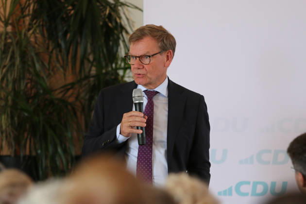 26.08.2026 Politik CDU Bürgerdialog mit Dr. Johann Wadephul, Sepp Müller und Dr. Anja Schneider Kornhaus Dessau Dr. Johann Wadephul (CDU, MdB, Bundesminister des Auswärtigen) während des Bürgerdialogs. Dessau-Roßlau Sachsen-Anhalt Deutschland