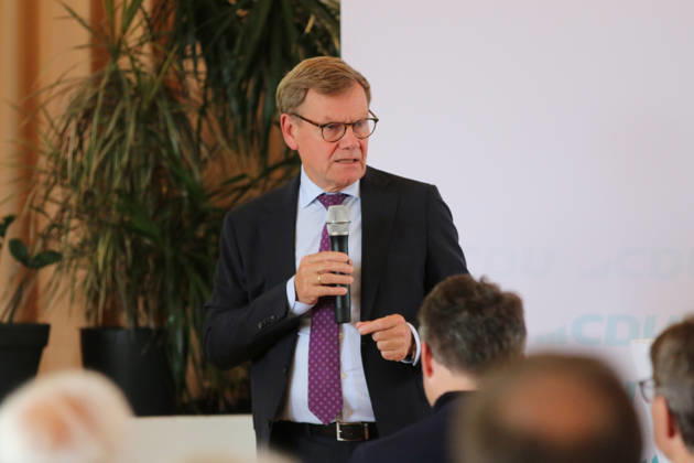26.08.2026 Politik CDU Bürgerdialog mit Dr. Johann Wadephul, Sepp Müller und Dr. Anja Schneider Kornhaus Dessau Dr. Johann Wadephul (CDU, MdB, Bundesminister des Auswärtigen) während des Bürgerdialogs. Dessau-Roßlau Sachsen-Anhalt Deutschland