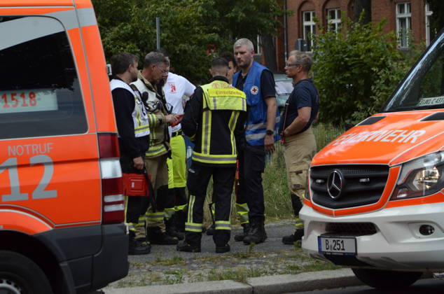 Bombenfunde Berlin-Neukölln, 26.08.2026 7aIMG: 0570779 Einige Ansichten und Situationen während dieses Fundes.Berlin, Kiehlufer Copyright: 7aktuell.dex xLucaxFritzsche 0570779 20260826_7a_BOMENRAUMUNG_570779