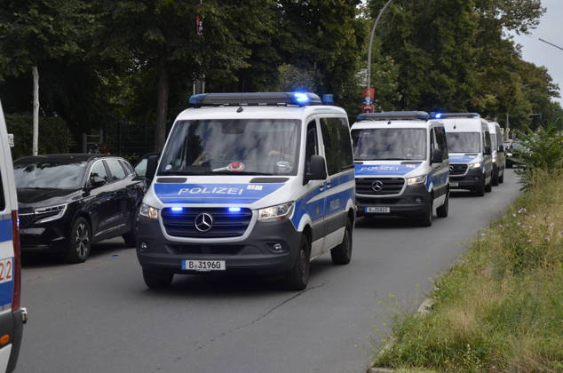 Bombenfunde Berlin-Neukölln, 26.08.2026 7aIMG: 0570783 Einige Ansichten und Situationen während dieses Fundes.Berlin, Kiehlufer Copyright: 7aktuell.dex xLucaxFritzsche 0570783 20260826_7a_BOMENRAUMUNG_570783