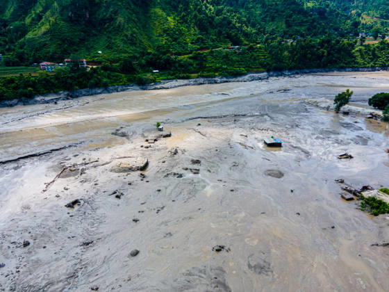 Aerial View Shows Extensive Damage After Flash Flood Sweeps Through The Bhotekoshi River In Nuwakot Aerial view shows flood-damaged areas after a flash flood swept through the Bhotekoshi River in Nuwakot, Nepal, on August 26, 2026. The flooding caused widespread damage to homes, roads, bridges and other infrastructure in the area, while many people remain missing; the figures are still developing Nuwakot bagmati Nepal  Copyright: xAmbirxTolangx originalFilename: tolang-aerialvi260826_npO8r.jpg