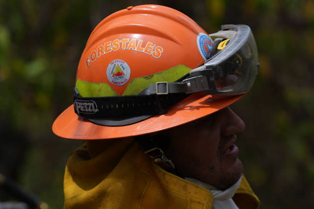Wildfire in Colombia s Coello COELLO, COLOMBIA - AUGUST 26: Volunteers and firefighters work to contain a wildfire in Coello, Tolima department, Colombia, on August 26, 2026. Several municipalities across Tolima are facing wildfires fueled by dry conditions, high temperatures and strong winds, with emergency crews working to contain the flames and protect rural communities. Juancho Torres Anadolu Coello Colombia. Editorial use only. Please get in touch for any other usage.  Copyright: x2026xAnadoluxJuanchoxTorresx