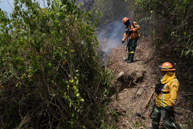 Wildfire in Colombia s Coello COELLO, COLOMBIA - AUGUST 26: Volunteers and firefighters work to contain a wildfire in Coello, Tolima department, Colombia, on August 26, 2026. Several municipalities across Tolima are facing wildfires fueled by dry conditions, high temperatures and strong winds, with emergency crews working to contain the flames and protect rural communities. Juancho Torres Anadolu Coello Colombia. Editorial use only. Please get in touch for any other usage.  Copyright: x2026xAnadoluxJuanchoxTorresx