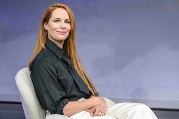 v.l. Florence Gaub (Militaer- und Sicherheitsexpertin), GER, Berlin, Studio, zu Gast bei Maischberger, politische Talkshow, TV, Format, mit Moderatorin Sandra Maischberger, Das Erste, aus Adlershof Am Studio 20, 26.08.2026, Copyright: HMBxMedia UwexKoch