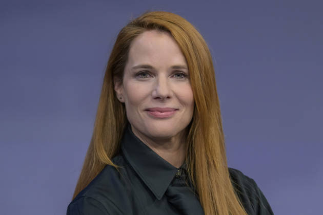 v.l. Florence Gaub (Militaer- und Sicherheitsexpertin), GER, Berlin, Studio, zu Gast bei Maischberger, politische Talkshow, TV, Format, mit Moderatorin Sandra Maischberger, Das Erste, aus Adlershof Am Studio 20, 26.08.2026, Copyright: HMBxMedia UwexKoch