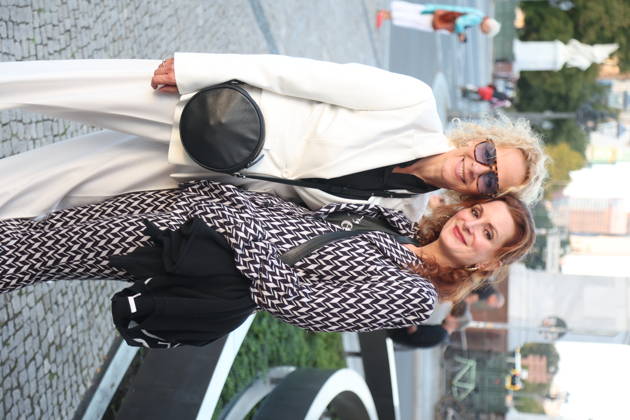 Katja Riemann und Nadine Schori bei der Ankunft zum festlichen Empfang anlässlich der Eröffnung der 15. UFA Filmnächte im Kolonnadenhof auf der Museumsinsel in Berlin. Berlin, 26.08.2026 Copyright: xAgenturxMatthiasxWehnertx xM.xGränzdörferx